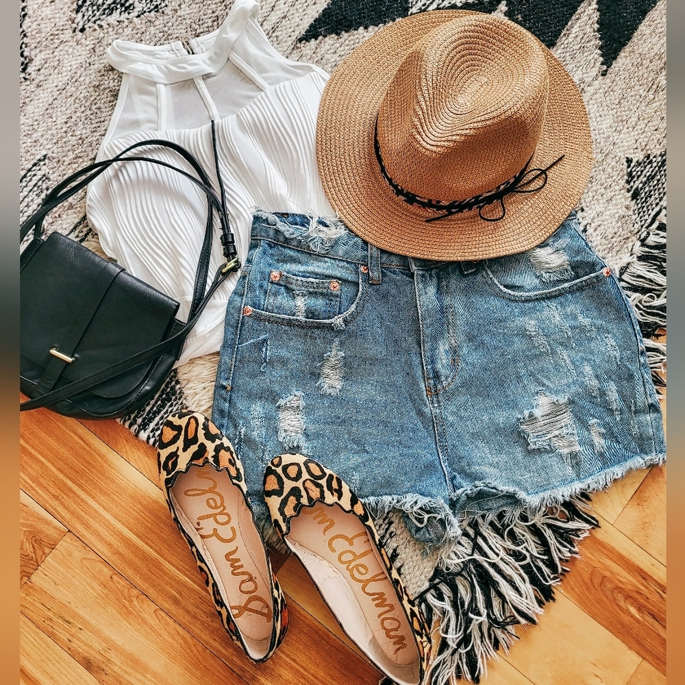 Impression NWT Distressed denim jeans